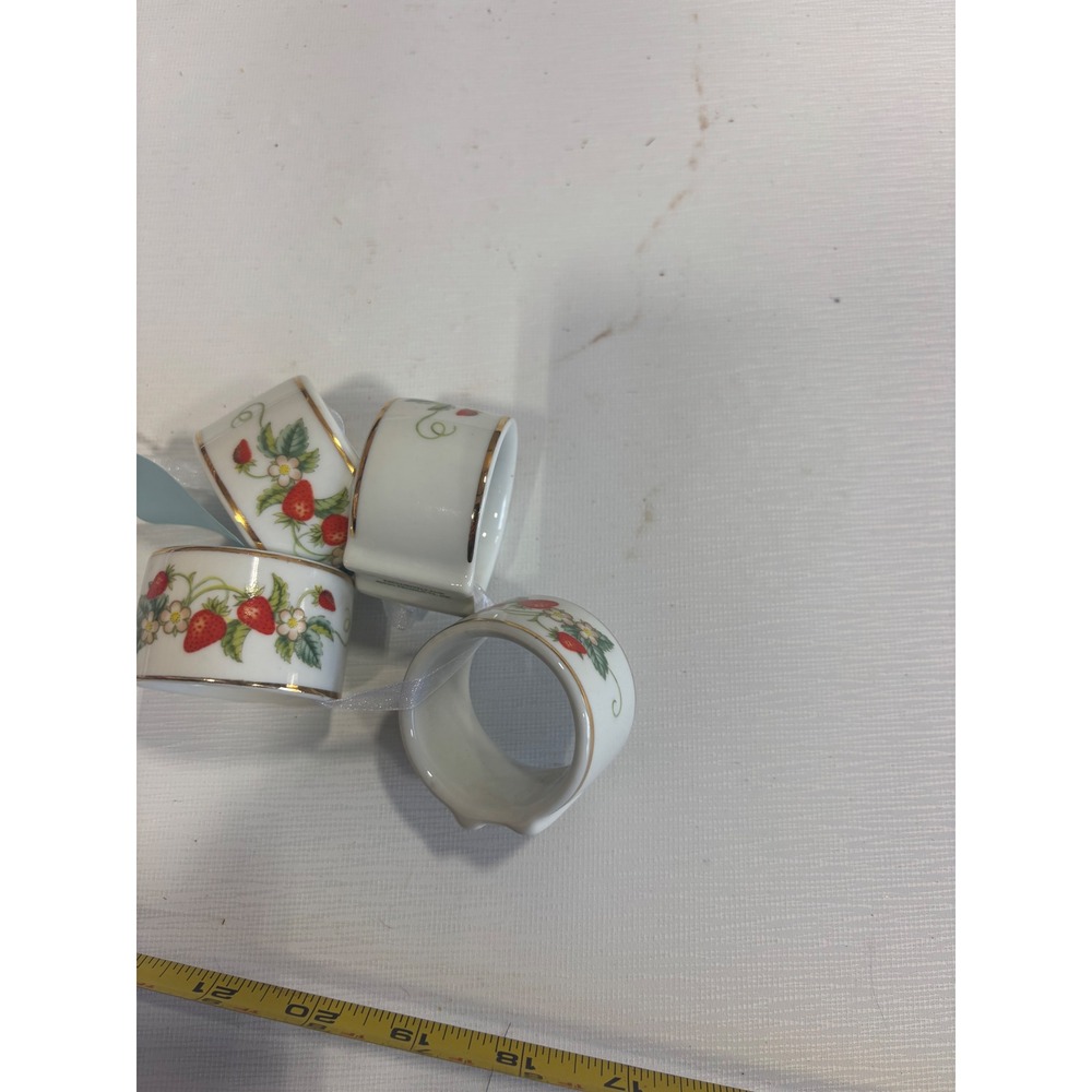 Vintage Avon Strawberry Ceramic Napkin Rings Set of 4 White Gold Trim Porcelain